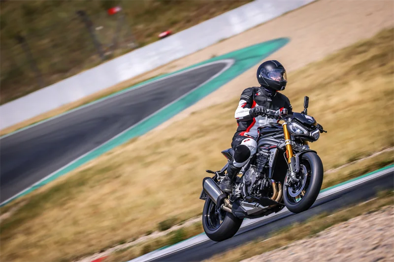 Triumph Speed Triple 1200 RS im Test