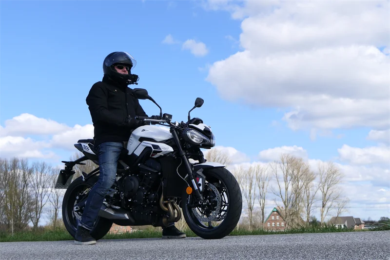 Volker auf der Triumph Street Triple 765 R