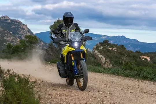 Suzuki V-Strom 800DE ist „Alpen-Masters Sieger 2023“