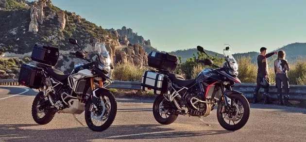 Familientreffen der neuen Tiger 900: die Tiger 900 Rally Pro und die Tiger 900 GT Pro 