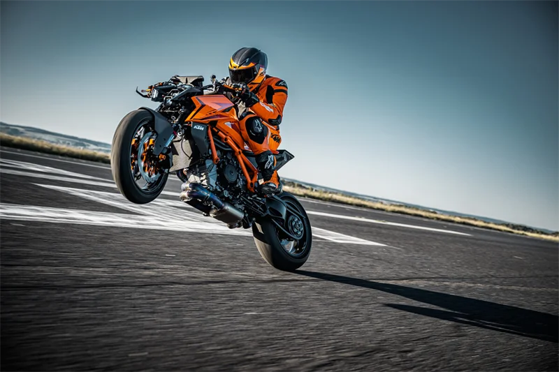 KTM zeigt die neue 1390 Super Duke R