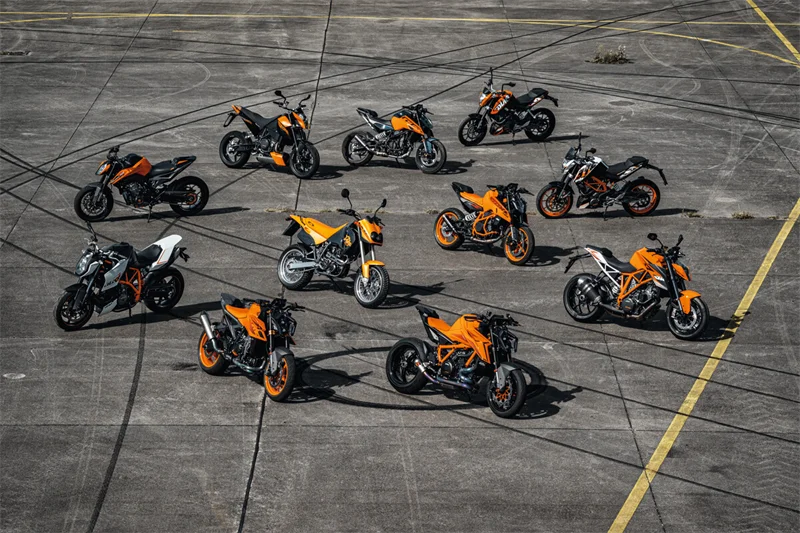 KTM FEIERT DAS JUBILÄUM DER KTM DUKE