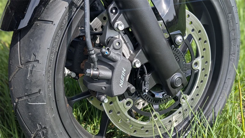 Jetzt mit Doppelscheibe - aber nicht radial verschraubt.