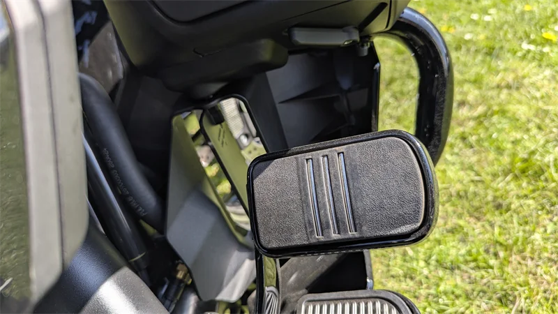 Zum Bremsen bitte hier drauftreten.