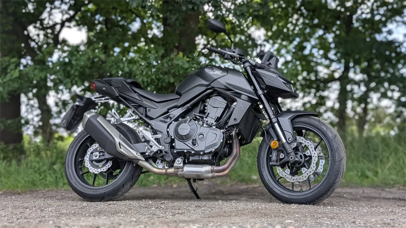 Honda CB 750 Hornet 2025 Test