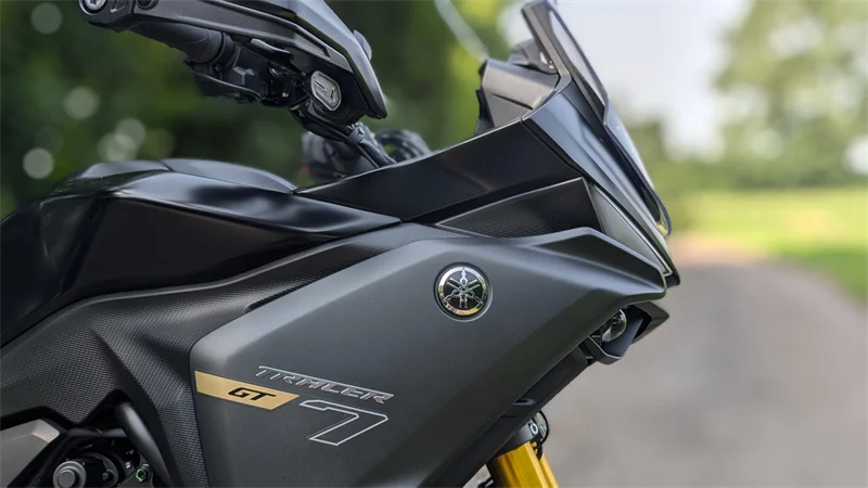 Schickes, neues Design mit Doppelscheinwerfern