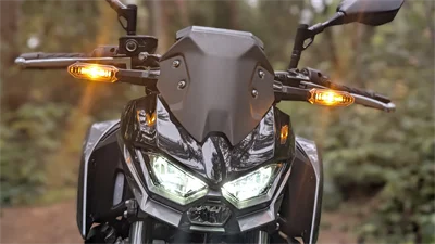 Beleuchtung vorne mit LED-Blinkern