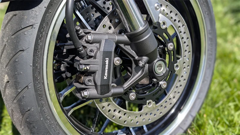 Radial verschraubte 4-Kolben Festsattel Bremszange auf 300 mm Doppelscheiben