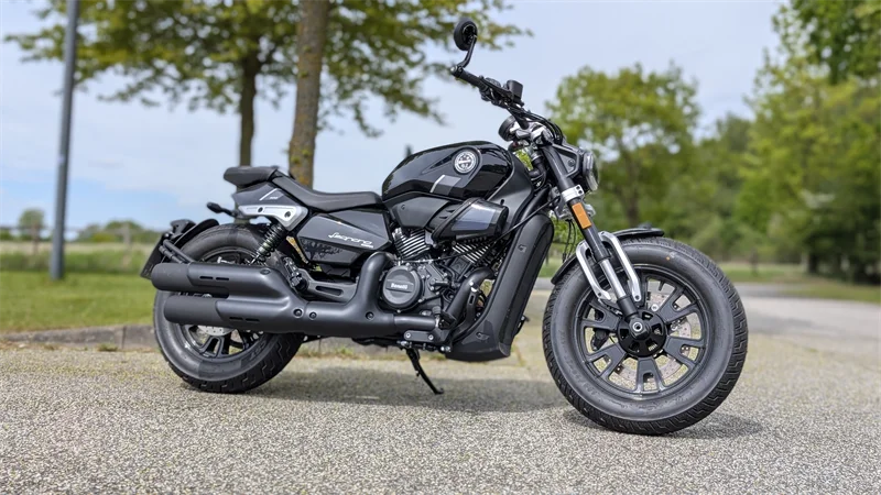 Benelli Leoncino Bobber 400 im Test