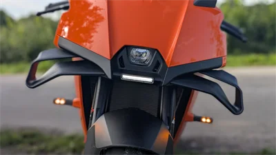 Beleuchtung vorne: Komplett LED