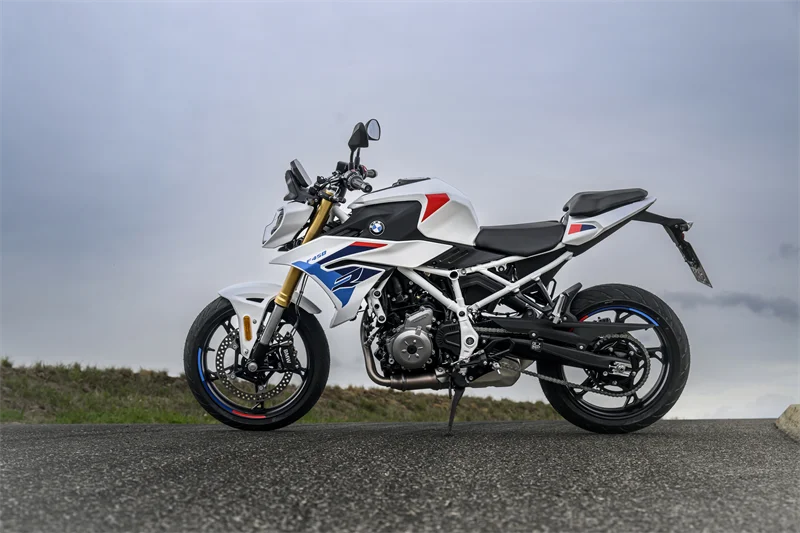 BMW präsentiert die neue BMW F 450 R