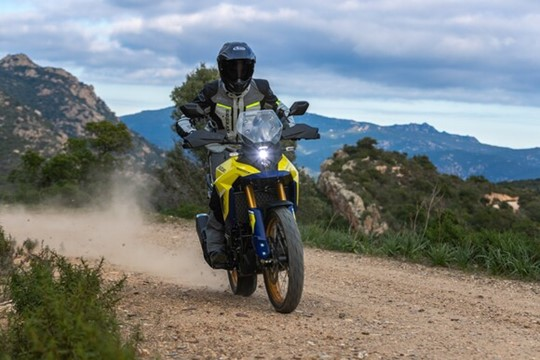 Suzuki V-Strom 800DE ist „Alpen-Masters Sieger 2023“